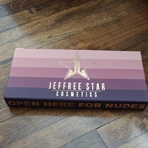 Jeffree Star Cosmetics Nude Palette - Purple and Pink Tones